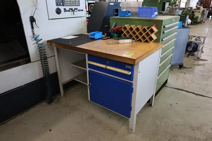 1 x Werkbank Maße: 120 x 70 x 86 cm
